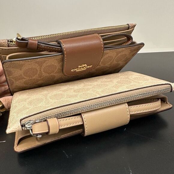 NWT ❤️ Coach Phone Wallet In Signature Canvas Wristlet CW780 -ONE WALLET ONLY - Picture 3 of 7